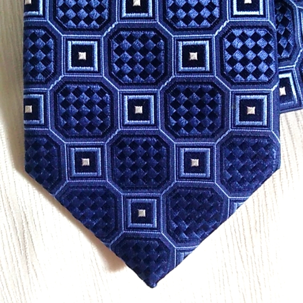 DONALD J. TRUMP SILK TIE